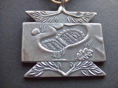N.H.W.B.(Noord-Hollandse Wandelsport Bond duinentocht) 1988 ( voetafdruk in het zand)